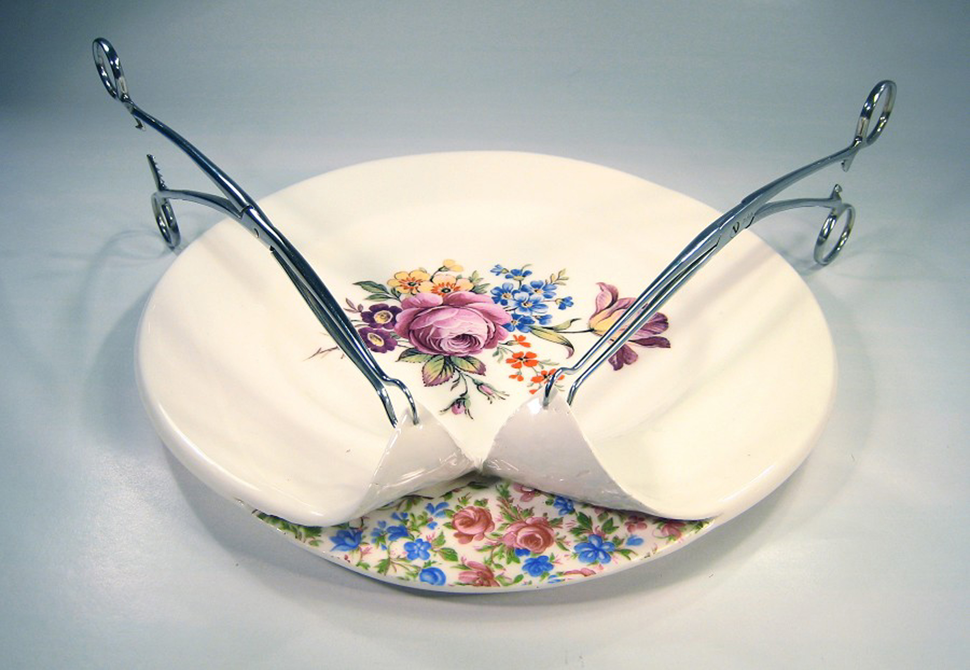 Блюдце из фарфора. Необычная посуда. Необычные тарелки. Необычная керамическая посуда. Красивая необычная посуда.
