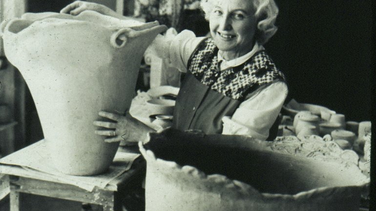 Nan McKinnell, handbuilding