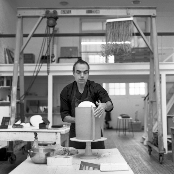 Iranian sculptor and ceramist Shahpour Pouyan in the studio, 2021. Pouyan’s solo exhibition Winter in Paradise will appear at the Frist Art Museum in Nashville. Photo by Anne-Katrin Purkiss and Kenneth Armitage Foundation.
