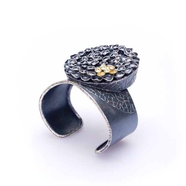 Ring made of oxidized silver and 18k yellow gold.