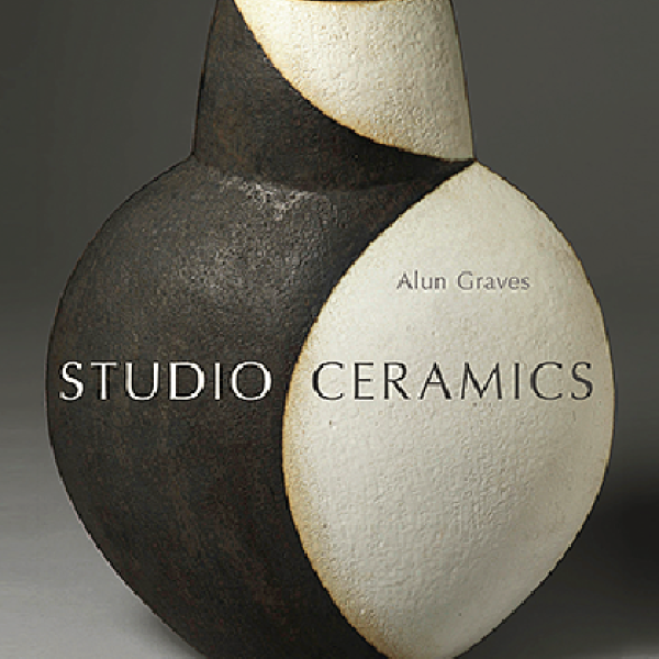 Cover of Studio Ceramics: British Studio Pottery 1900 to Now by Alun Graves.