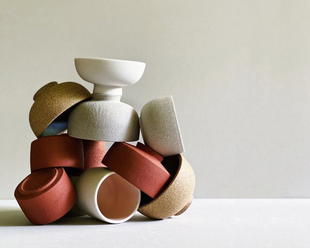 Stoneware and porcelain tableware by Miro Chun, 2022. Photo by Miro Chun.